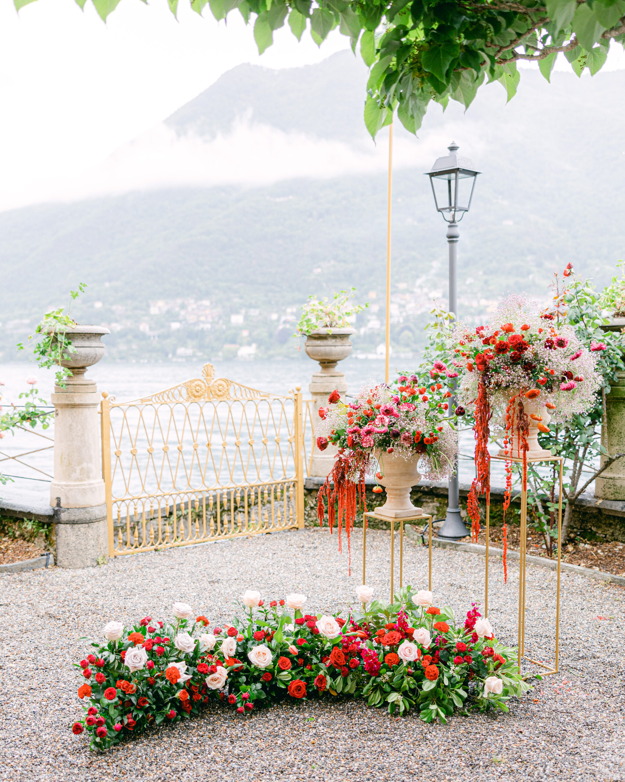  Outdoor wedding ceremony at Villa Pizzo on Lake Como